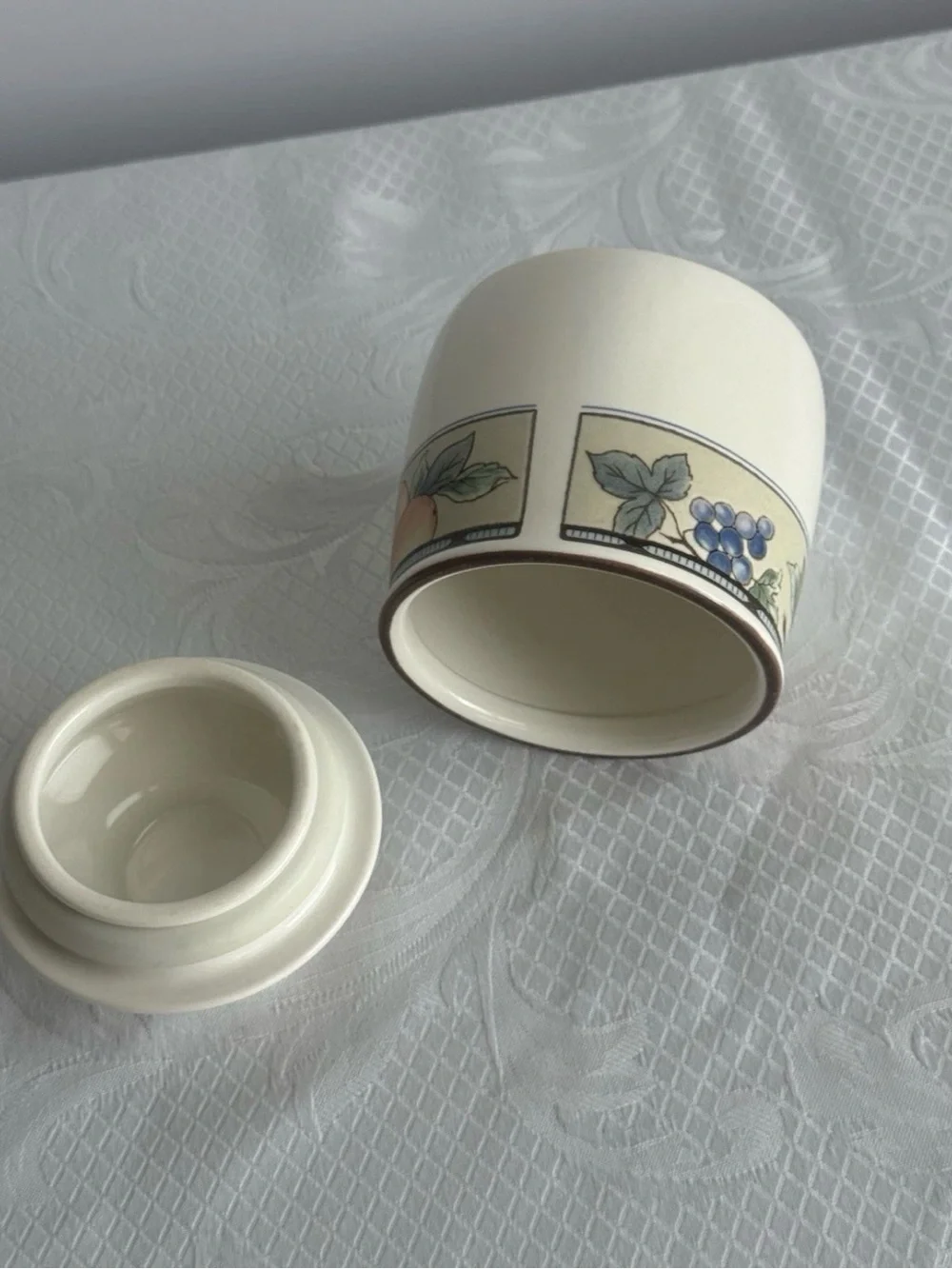 Mikasa Intaglio Garden Harvest CAC29 Mini Kitchen Canister 4.5” w/ Lid-Vintage